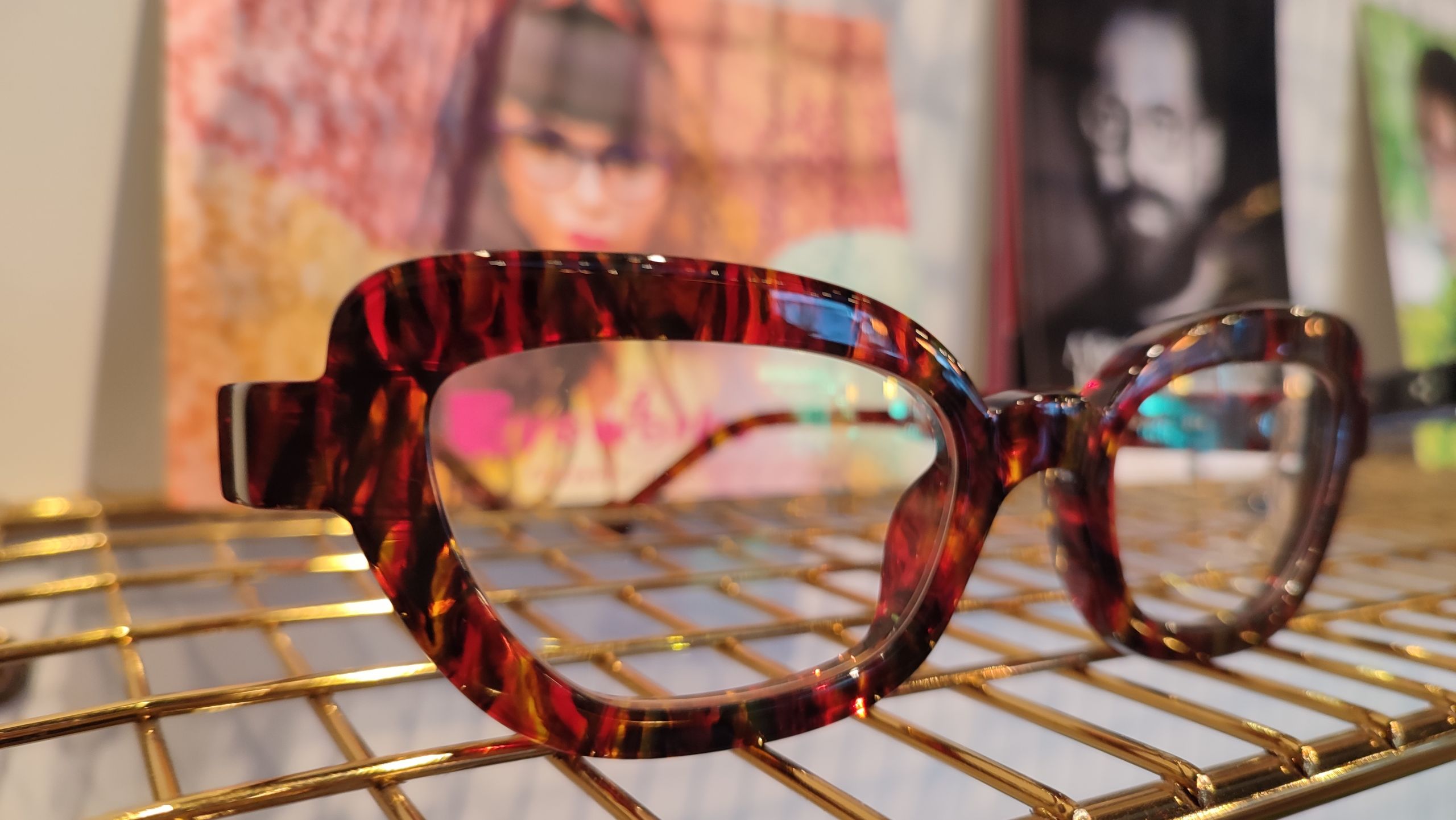 The 'Wing Nut' frame by laEyework in Bonfire color showcases refined luxury with sleek design and exceptional craftsmanship.